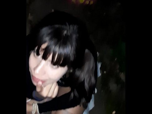 ❤️ Kadulla turvonneen peniksen vastineeksi karkkia Pornovideo at fi.verhentai.ru ❌