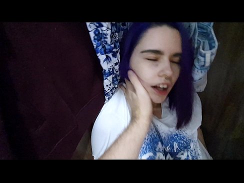❤️ Löysin siskoni kaapista ja autoin häntä laukeamaan Pornovideo at fi.verhentai.ru ❌